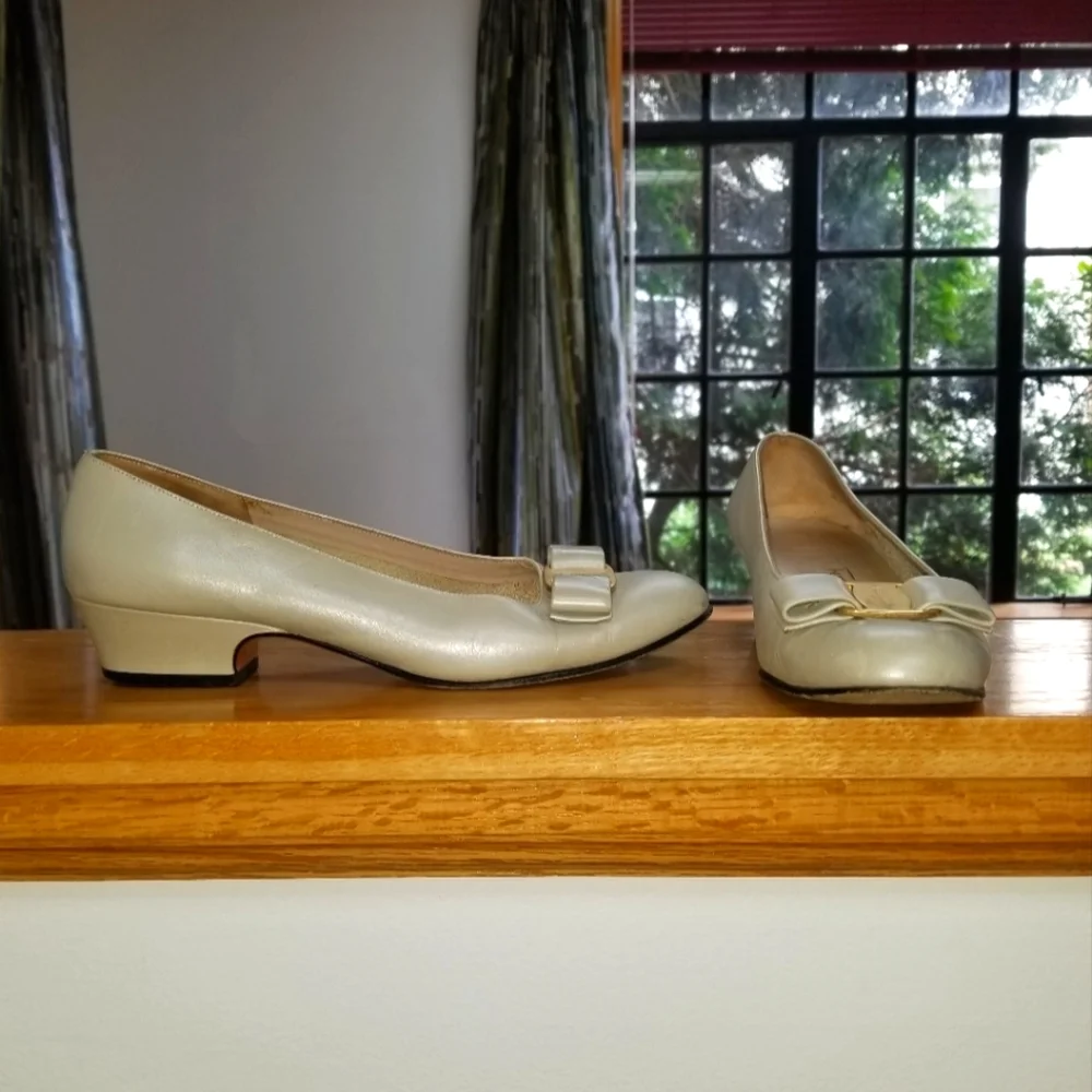 Salvatore Ferragamo Varina flats - Picture 1 of 3